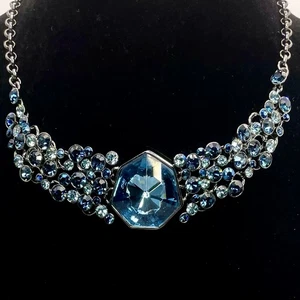 Collar Givenchy Distintivo Azul Cristales Swarovski 15" - 18" De Colección Tono Plata - Imagen 1 de 10