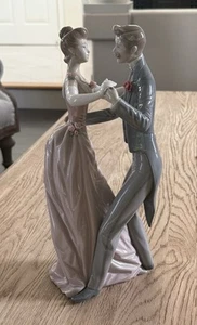 Figura Lladro Hecha a Mano Porcelana “Vals Aniversario” #1372 Sin Caja - Excelente - Imagen 1 de 21