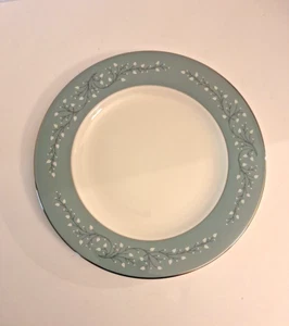 Syracuse China MINUET Off White Leaves On Blue Rim - 10.75" DINNER PLATE - Picture 1 of 3