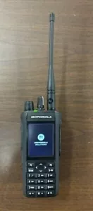 Motorola R7 (AAH06RDN9RA1AN) 1000-kanałowe cyfrowe 2-drożne radio UHF z ładowarką - Zdjęcie 1 z 1
