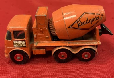 Matchbox King Size No. Camión mezclador de cemento listo para mezclar 13 (desgaste de pintura) Foto 1 de 4