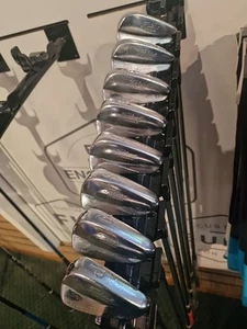 Titleist 690 MB Forged Iron Set - 3-PW - STIFF - Picture 1 of 6