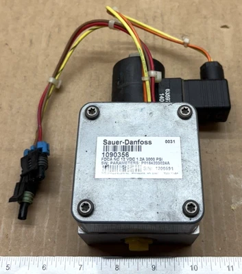 Sauer-Danfoss 1090356 Proportional Hydraulic Control Valve FDCA NC 12V 3000 PSI - Image 1 of 4