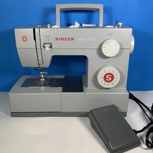 SINGER | 4423 Heavy Duty Sewing Machine with Accessories & Pedal MINT w/ VIDEO - Picture 1 of 6