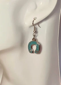 Western Hufeisen Charm Ohrhänger, Emaille bemaltes Metall, ca. 1/2 Zoll - Bild 1 von 2