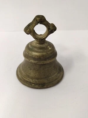 Adorno de campana de corbata cuello vaca mascota primitiva de latón artesanal indio de colección Foto 1 de 4