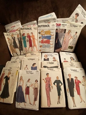 Lote de 23 vestidos para mujer vintage en su mayoría de moda con patrones de costura sin cortar” Foto 1 de 4