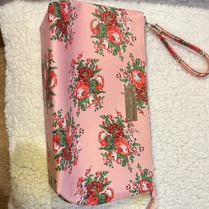 Estuche de cosméticos Betsey Johnson rosa y rojo floral - Imagen 1 de 7