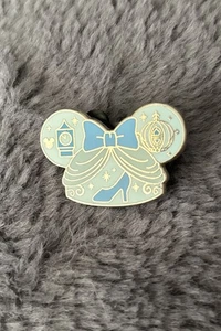 2024 Disney Pins WDW Hidden Mickey Ear Hat - Cinderella Pin (18) - Picture 1 of 2
