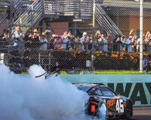 Autografiado 2024 Tyler Reddick #45 The Beast Racing HOMESTEAD PLAYOFFS GANAR (Burno - Imagen 1 de 1