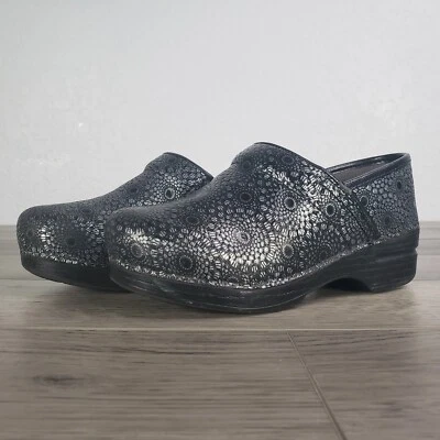 Dansko Pro XP Women's Size 36 US 6 Clogs Medallion Embossed Leather Black - Image 1 of 4