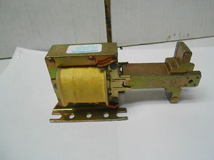 A412-062510-10 SCHÜTZMAGNET 240VAC 4,3 PFUND ZIEHEN NEUER ALTER BESTAND - Bild 1 von 3