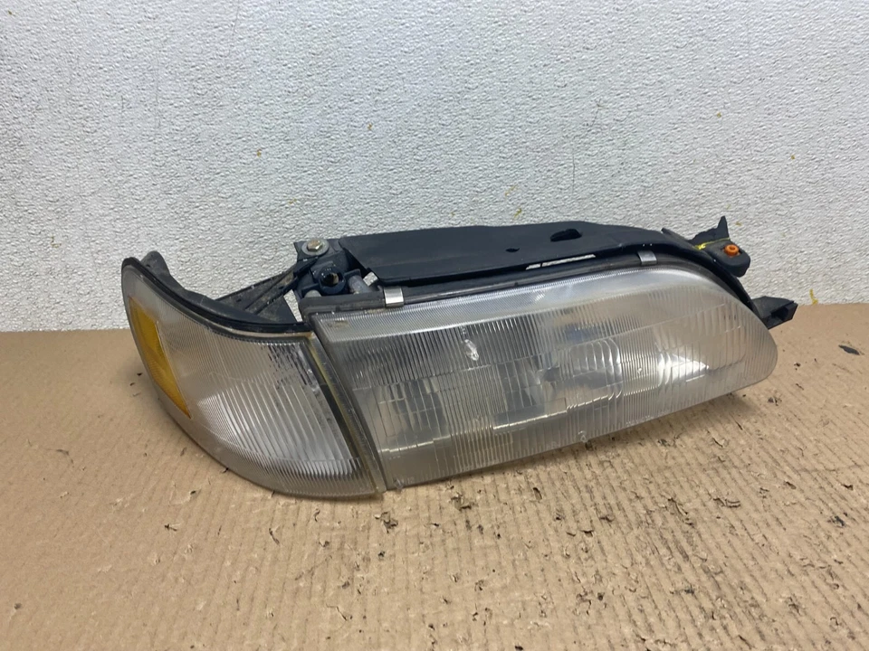 Farol lateral direito do passageiro Toyota Corolla 1993 a 1997 fabricante de equipamento original M9531 DW - Imagem 1 de 4