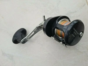 SHIMANO TORIUM 16HG GEBRAUCHTE SALZWASSER-ANGELROLLE FÜR RECHTSHAND MIT PE3-GEFLECHT - Bild 1 von 5