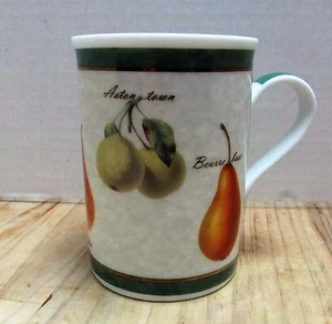 Beautiful Pear Coffee Mug Tea Cup Porcelain Gold Trim Beurre Bosc Greenbrier Inc - Picture 1 of 6