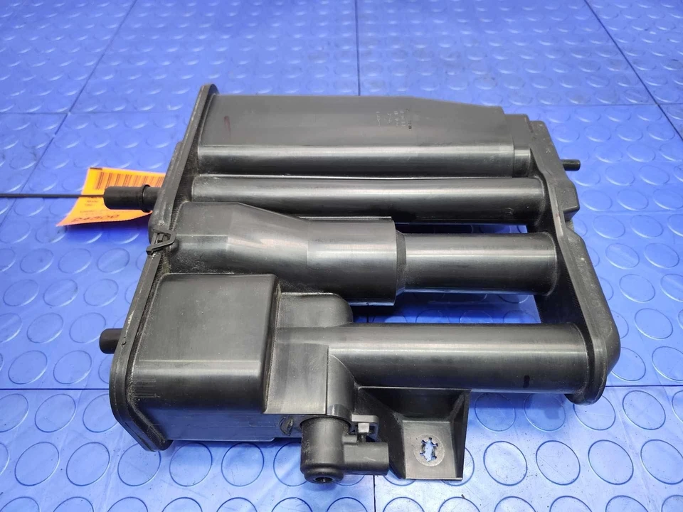 2018-2022 Chevy Equinox 1.5L 2.0L Fuel Vapor Charcoal Canister OEM 84403786 - Image 1 of 4