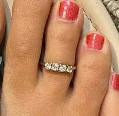 Anillo de dedo ajustable de 1 quilate con diamantes simulados de corte redondo enchapado en oro amarillo de 14 quilates para mujer Foto 1 de 4