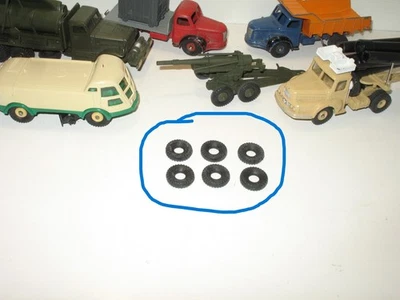 D06,DINKY X 6 Pneumatici Nastro Quadrato (Camion Unic ,GMC,Militare,Supertoys - Immagine 1 di 4