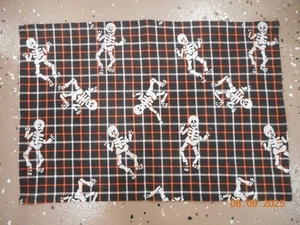 4er SET SKELETT MOTIV SCHWARZ WEISS & ORANGE HALLOWEEN TISCHSETS 22" x 17" - Bild 1 von 4