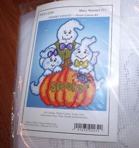 Cute SPOOKY GHOSTS Ghost Family Plastic Canvas Kit  Design Works 