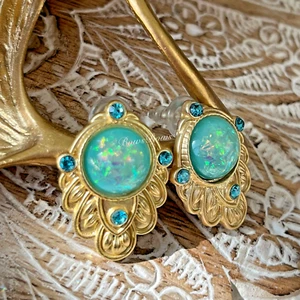 TOTALMENTE NUEVO Vintage Plateado Resina/Cristal Pendiente Plateado Poste Verde/Azul - Imagen 1 de 3
