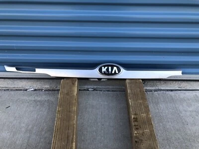 Parts! OEM 2021-23 KIA Seltos Rear Liftgate Tailgate Molding E87311-Q5100 w/Cam Foto 1 de 4