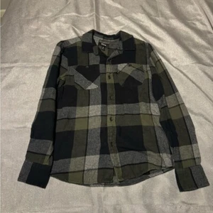 Urban Pipeline Black and Green Flannel Button Down Shirt - Picture 1 of 3