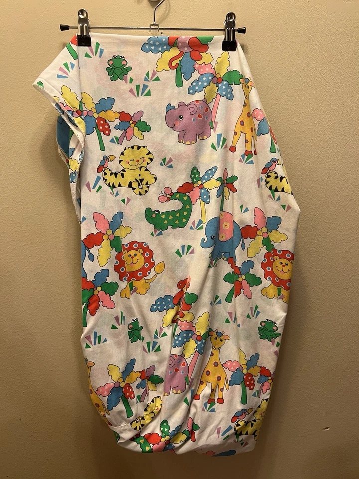 Sábana Ajustable Cuna Charlene Gerrish Amigos Safari Calliope Rojo De Colección Animales Salvajes Foto 1 de 4