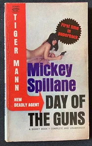 DAY OF THE GUNS by Mickey Spillane 1st Print Signet 1965 Mystery Paperback Book - Imagen 1 de 5
