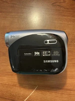 Samsung SC-DX103 DVD Camcorder Please READ Repair or parts ONLY - Image 1 of 2