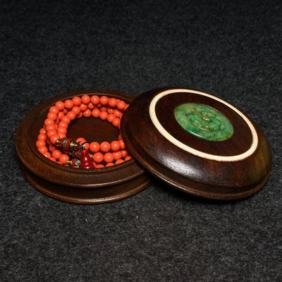 Antiguo collar de cuentas de Buda de coral chino de 8 mm en joyero de madera de pera Foto 1 de 4
