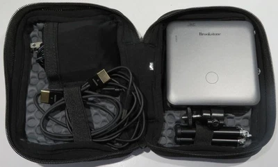 Proyector Brookstone Micro Mini Pocket DLP Pro 907977 con accesorios Foto 1 de 4