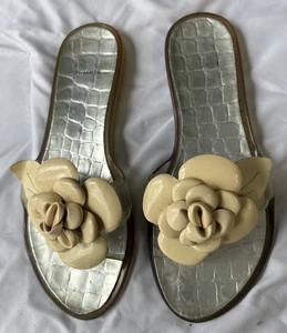 Stuart Weitzman Silver Bloom Slide Jelly Sandalen Gr. 8 Echtleder 3D Blume - Bild 1 von 10