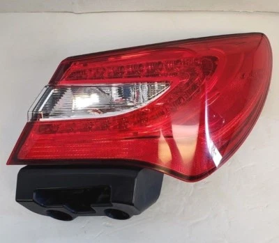 Luz trasera derecha Chrysler 200 2011-14 LED OEM con soporte de montaje Foto 1 de 4