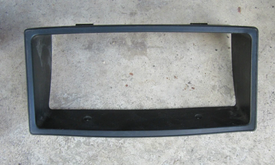 Bisel de ajuste calibre tablero VW Scirocco II Mk 2 usado original Volkswagen 1981-1988 Foto 1 de 1