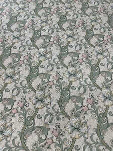William Morris Collection by Clarke & Clarke Golden Lily Col.Linen/blush 12.5mtr - Picture 1 of 7