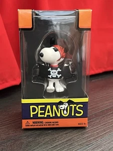 Peanuts SNOOPY Halloween Poseable Figure - PIRATE - New 2013 - Picture 1 of 2