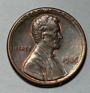 1986 Lincoln Penny No Mint Mark Writing On Top Rim Highlited Orange PENNY - Picture 1 of 4