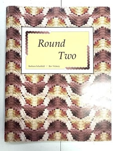 Libro redondo de dos curvas acolchadas hecho fácil Barbara Sheffeld y Bev Vickery - Imagen 1 de 22