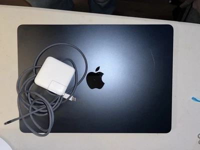 Apple MacBook Air 13 in 2022 Midnight/Apple M2 3.49 GHz, 256 GB 8 GB 8-Core - Image 1 of 3