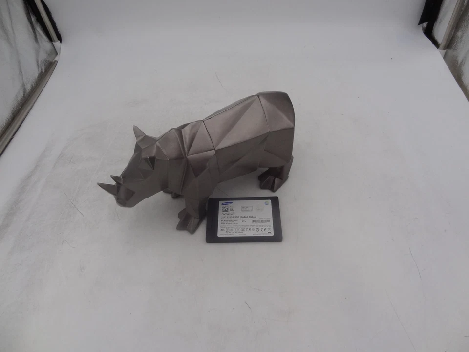 Dell NMY6F 128GB SATA 6Gb/s 2.5in SSD - Image 1 of 1