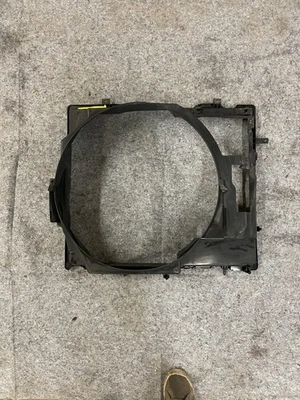 Cubierta del ventilador de refrigeración del radiador Nissan Pathfinder 2005-2012 OEM Foto 1 de 4