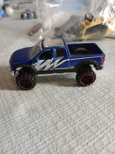 Hot Wheels '10 Toyota Tundra Blue Off-Road 1:64 Scale - Picture 1 of 5