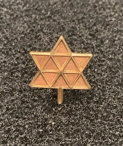 Vintage Canadian Maple Leaf Commemorative Centennial Coattail Pin - SP11 - Picture 1 of 4