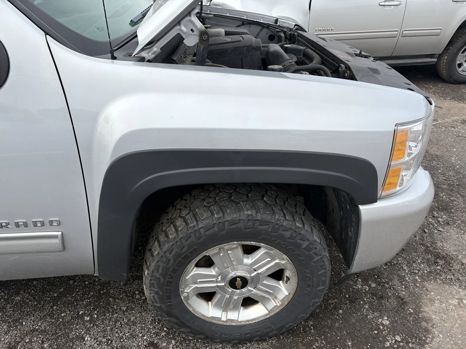 Fender CHEVY SILVERADO 1500 Right 07 08 09 10 11 12 13 - Изображение 1 из 2