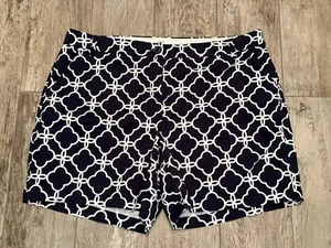CROWN & IVY 18W Curvy Blue White Geo Print Flat Front Stretch Shorts Never Worn - Picture 1 of 6