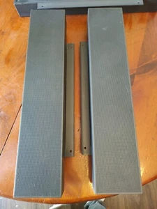 Pair Of Samsung SPL320PB Stereo Speakers For 320p - Picture 1 of 4