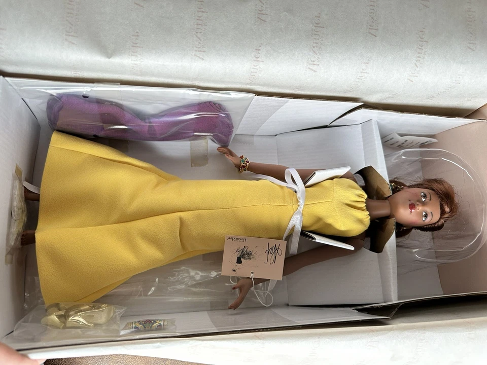 Madame Alexander 2002 Alex 16" fashion Paris Williams Doll CROCUS - Image 1 of 2