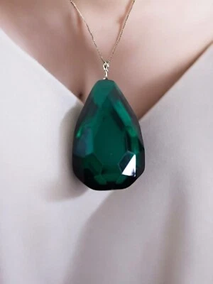 Colgante de cristal verde esmeralda facetado con respaldo de plata Foto 1 de 4
