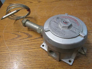 Interruptor de temperatura United Electric F110A-7BS 0-400F 125/250VAC 15 amperios SIN USAR NOS - Imagen 1 de 10